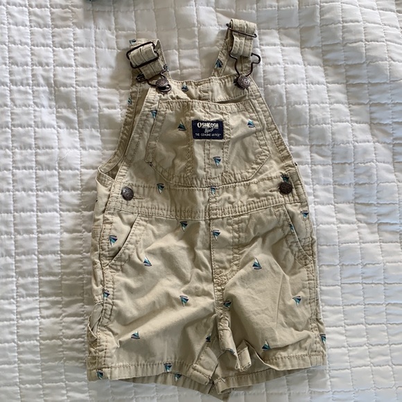 OSH’KOSH B’Gosh Baby Boy Short Overalls - Sailboats & Dinosaurs (2 Overalls) 9M - Picture 4 of 4